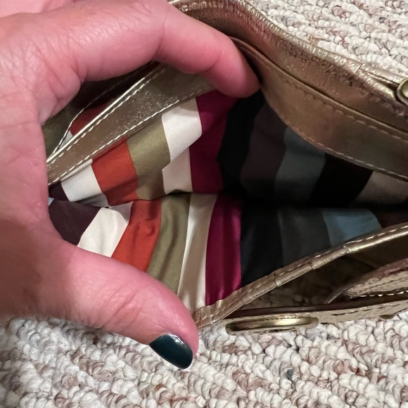 NWOT Coach Gold Signature Wallet with Striped Interior - Picture 12 of 14